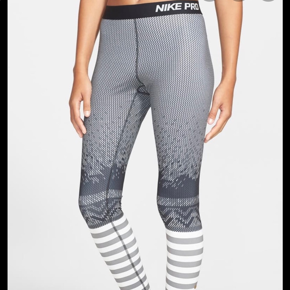 Nike Pro “Hyperwarm” Compression Legging